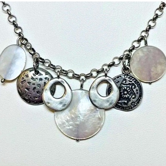 Silpada Vintage Detailed Sterling Silver & Mother Of Pearl Disc Necklace - Picture 3 of 3